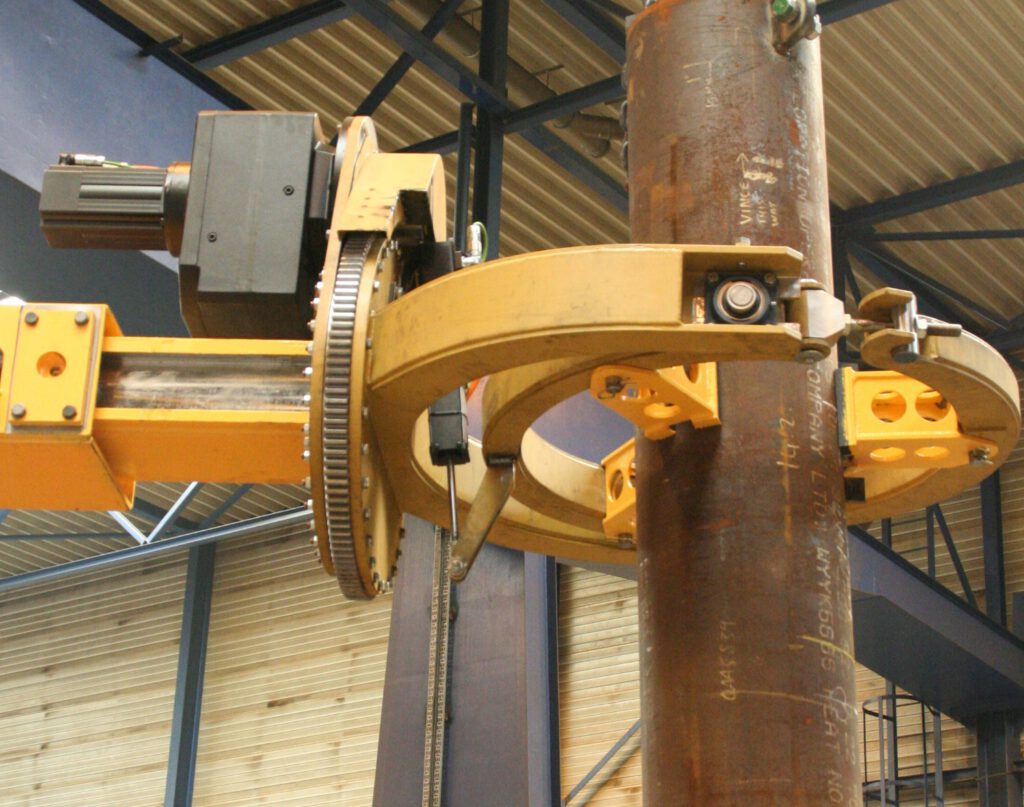 Lasmanipulator met elektrische actuator, servomotor en draaikrans